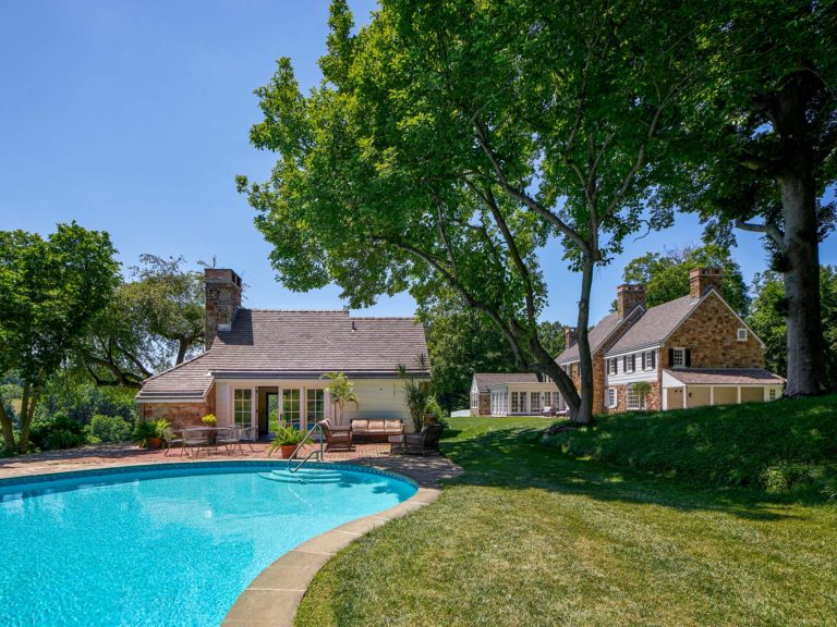 Burrows-Run_view-of-poolhouse-and-house